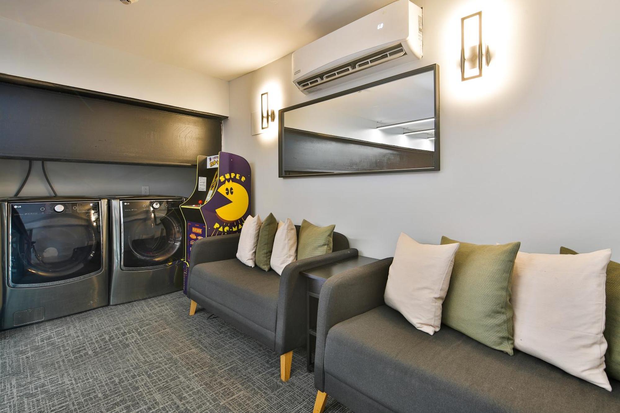 Parc Avenue Hostel Монреаль Экстерьер фото